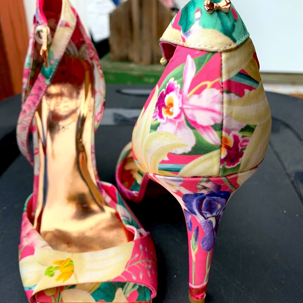 Gorgeous, Floral Open-toe High heels